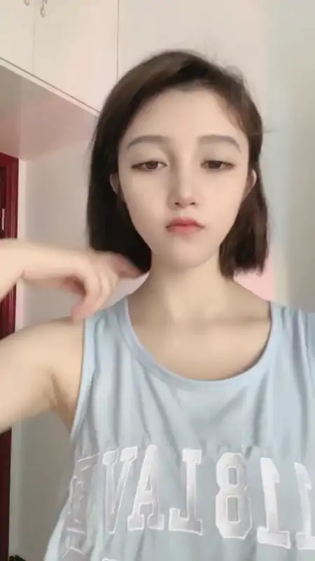 高颜值清纯主播天真尺度秀 [2V/1G]