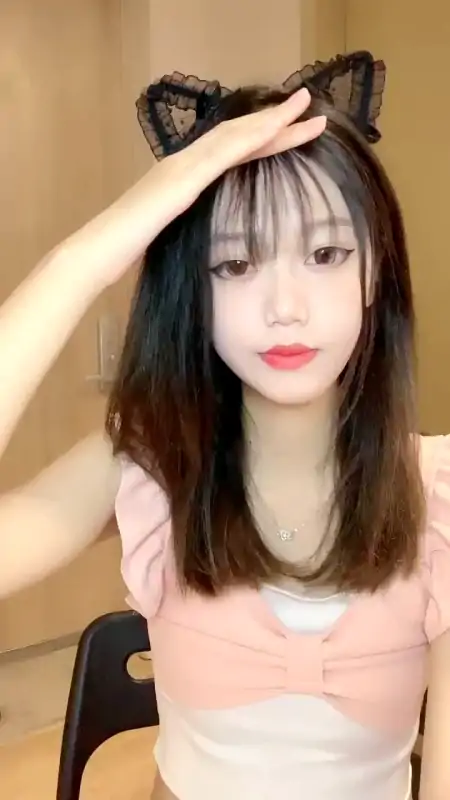 高颜值主播小芊舞蹈秀 [5V/2.39G]