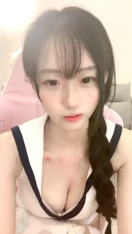 高颜值大眼美女薯条小猫直播秀 [1V/1.19G]