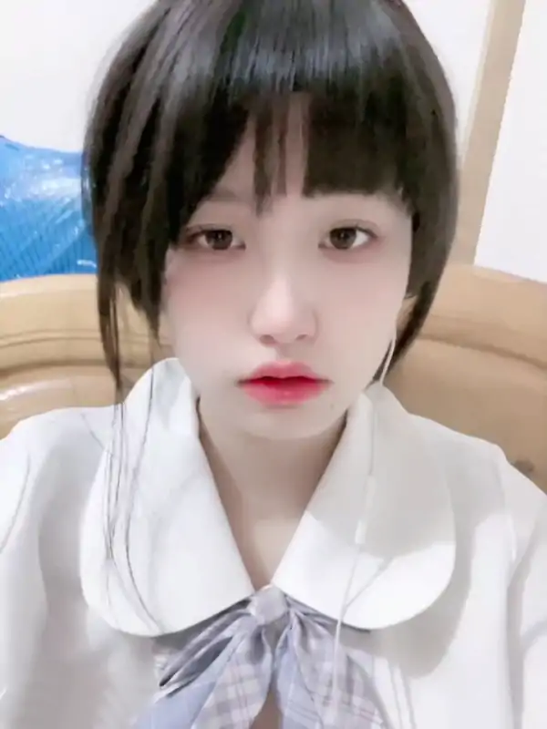 比心清纯系网红小雪定制合集 [19V/1.24G]