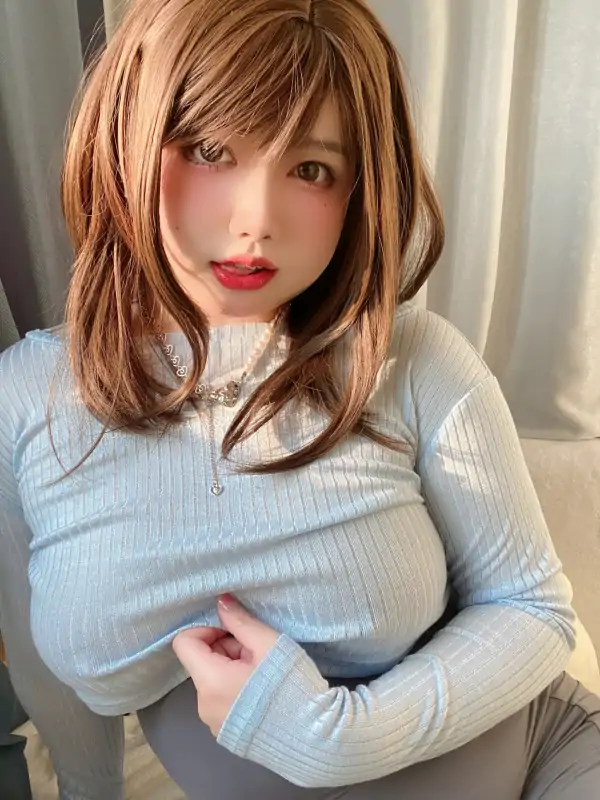 网红妹子我想吃麦当劳尺度新作三套合集 [84P+4V/957M]