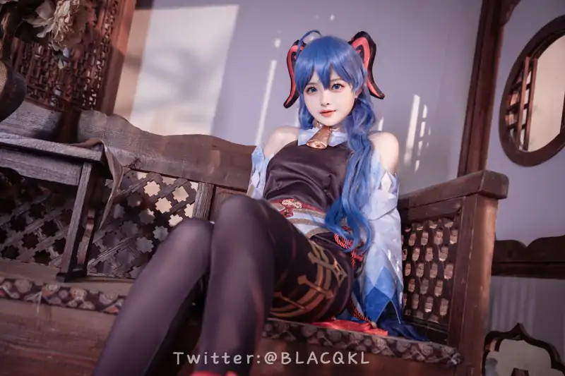 高质量coser白莉爱吃巧克力甘雨和宵宫两套合集 [182P/867M]