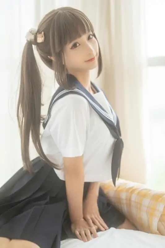 高质量coser蠢沫沫新作被窝JK [15P+1V/400M]