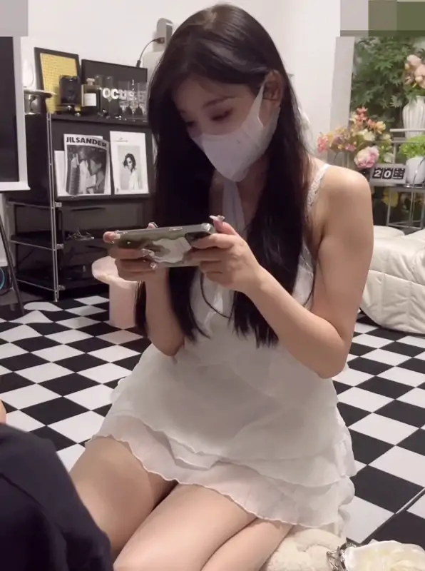 模特网红杨晨晨剧情长片五套合集 [5V/1.8G]