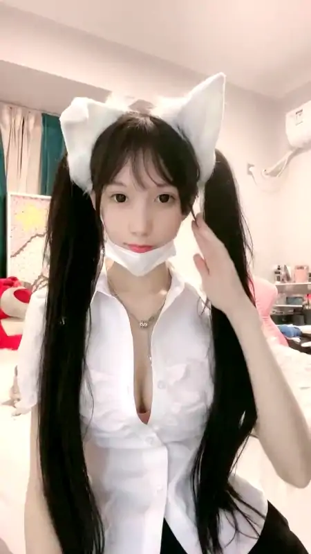 清纯系萝莉黎酱不爱吃青菜尺度秀 [6V/2.47G]