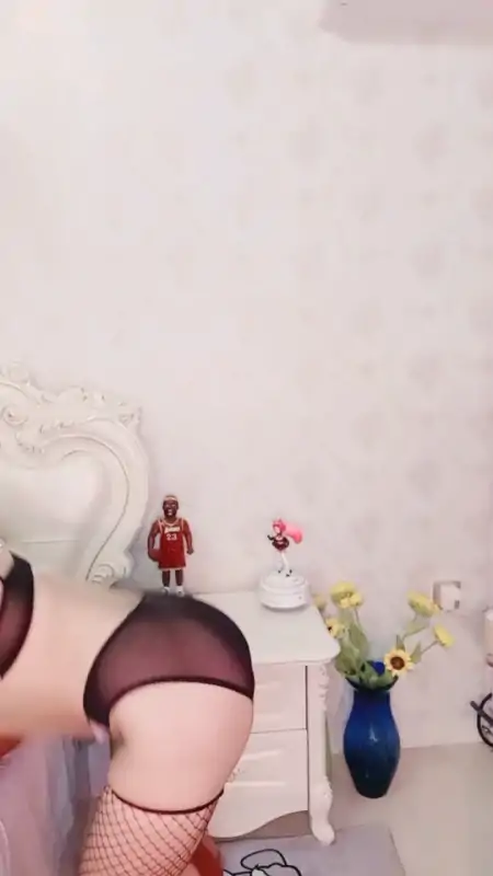 高颜值女主播凯瑟琳尺度秀 [8V/2.55G]