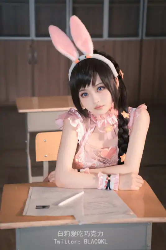 高质量coser白莉爱吃巧克力斗罗大陆最萌小舞 [90P/585M]