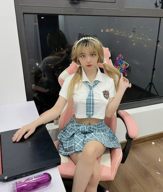 yuumeilyn(linhi_cute)Onlyfan视图作品合集 [301P+60V/2.46G]