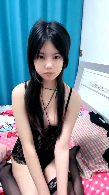 黑丝情趣新人清纯校花 白瘦幼 [4V/1.15G]