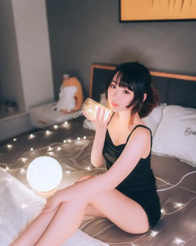 拿相机的执义 53套写真合集下载 [8.6G]