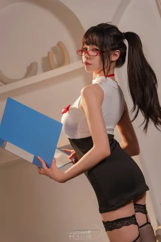 咬一口兔娘(咬人小小兔)24年5月订阅合集 [345P+5V/4.62G]