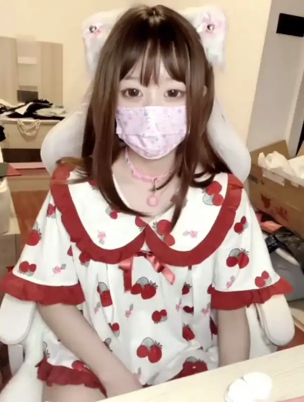 香蕉不呐呐(皮卡不秋秋) 合集下载 [53P+51V/5.37G]