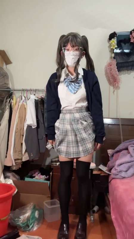 狍崽饭 (狍崽子) 穿JK的女大学生 [2V/182M]