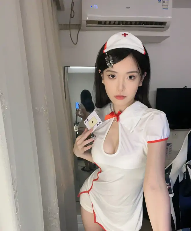 B站反差眼镜娘香草姐姐私房视图合集 [635P+6V/2.9G]