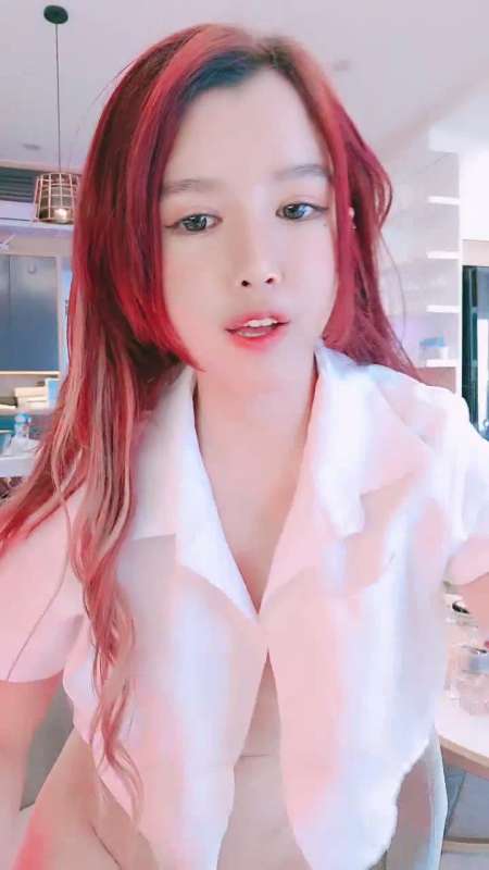 面容精致好似洋娃娃洁白皮肤的极品妹子 宝宝来了 [9V/12.6G]