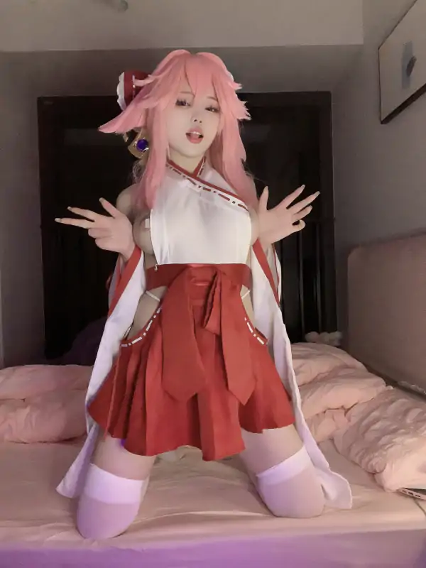 巨胸coser小瑶幺幺写真视图十五套合集 [707P+52V/2.5G]