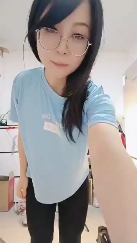 d音小网红红豆生南国与不要凶小乖两位作品 [18V/1.89G]