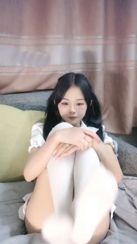 黑丝白丝过膝袜超可爱嫩妹 小易的so啵啵 [4V/6.74G]