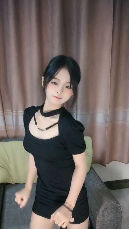 黑丝白丝过膝袜超可爱嫩妹 小易的so啵啵 [4V/6.74G]