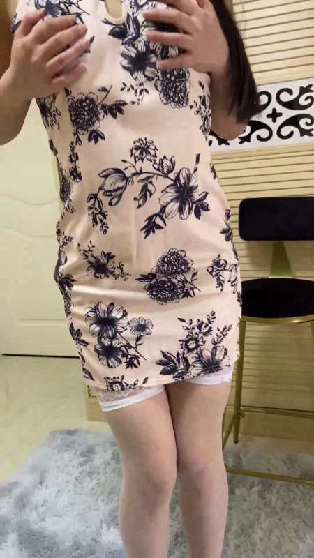 优优 白色花纹旗袍 [1V/468M]