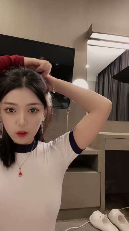 高颜值气质御姐女神 奶球 20小时合集 [8V/9.2G]