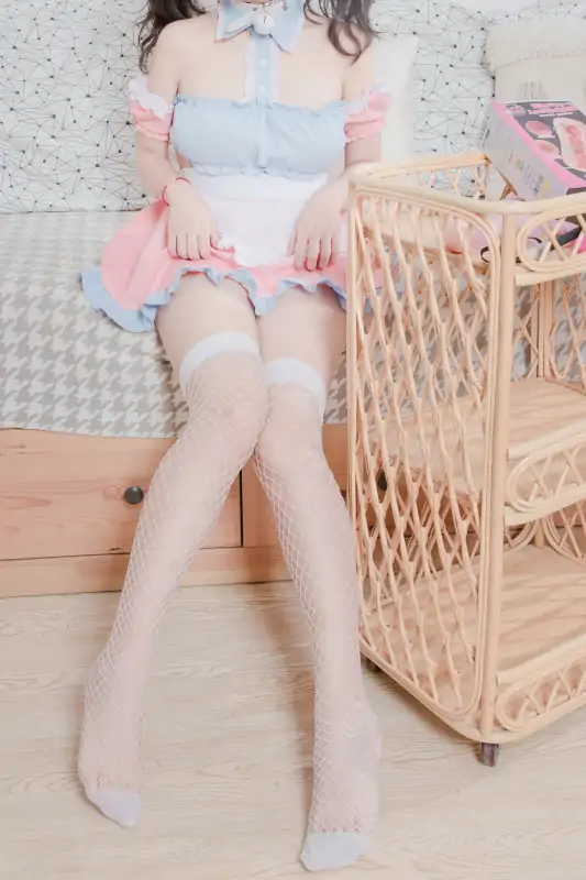 巨胸网红筱田甜新作合集 [109P+29V/469M]