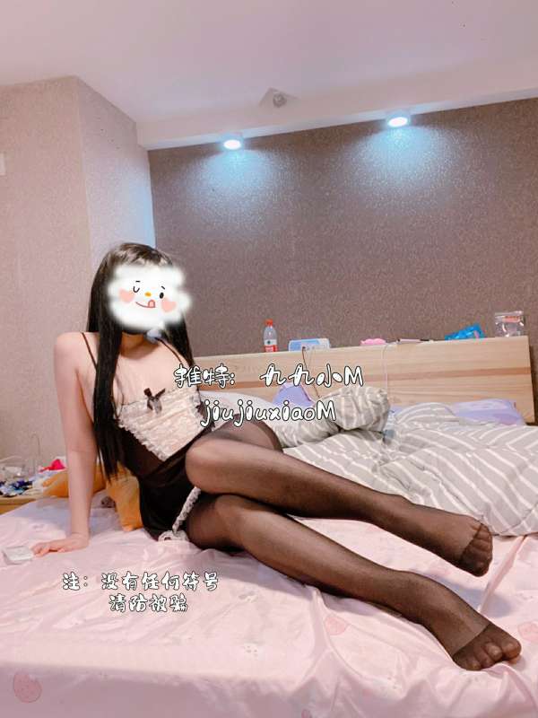 出道即巅峰的极品网红一线天馒头嫩妹 九九小M 视图 [394P+47V/1.05G]