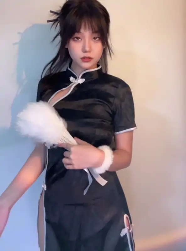 高颜值反差网红yum_707十一月专享作 [20P+6V/169M]