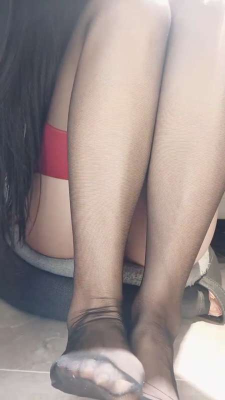 极品清纯黑丝长腿学妹 困困芋泥 [3V/2.54G]