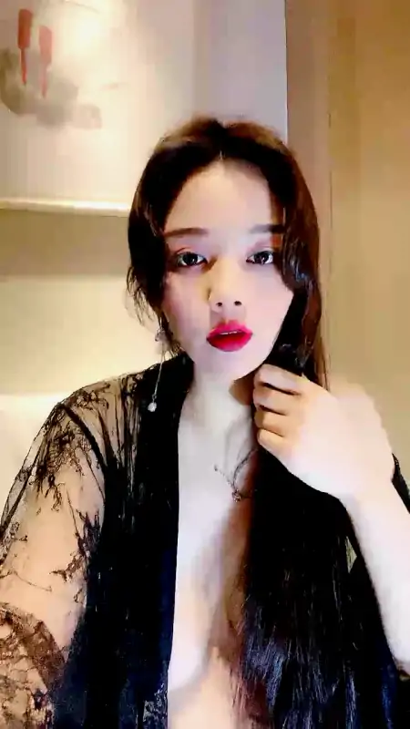 高颜值巨胸御姐西东东尺度秀 [3V/2.44G]