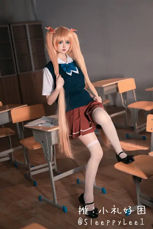 推特网红小礼好困写真作品三套原版合集 [156P/902M]