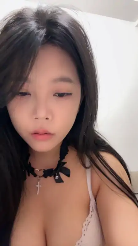 清纯系主播小周不睡觉作品集 [5V/2.23G]