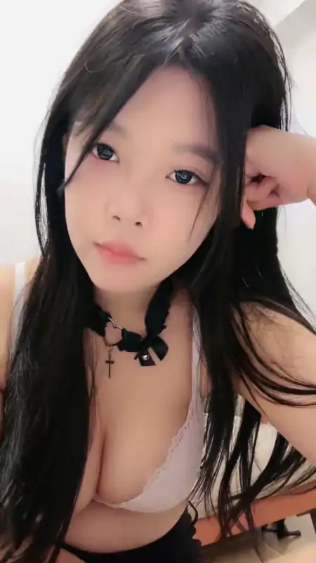 清纯系主播小周不睡觉作品集 [5V/2.23G]