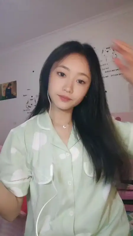 清纯系甜美女神顶点尺度直播秀 [3V/2.28G]