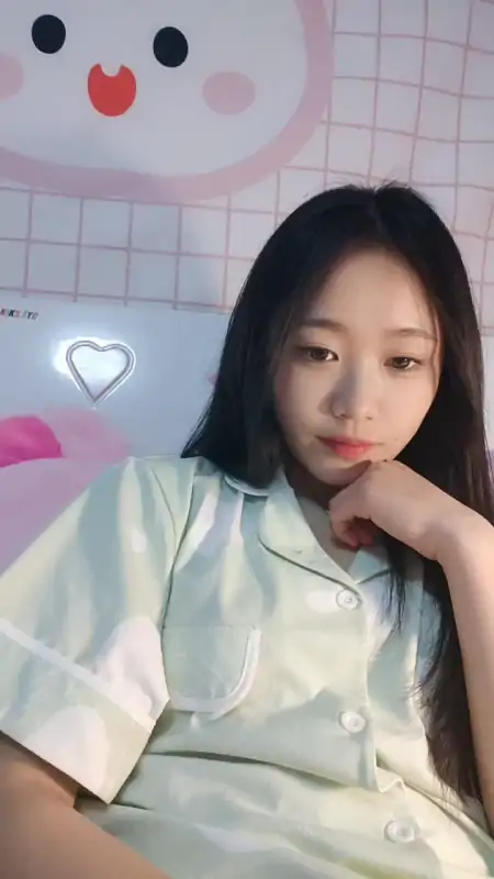 清纯系甜美女神顶点尺度直播秀 [3V/2.28G]