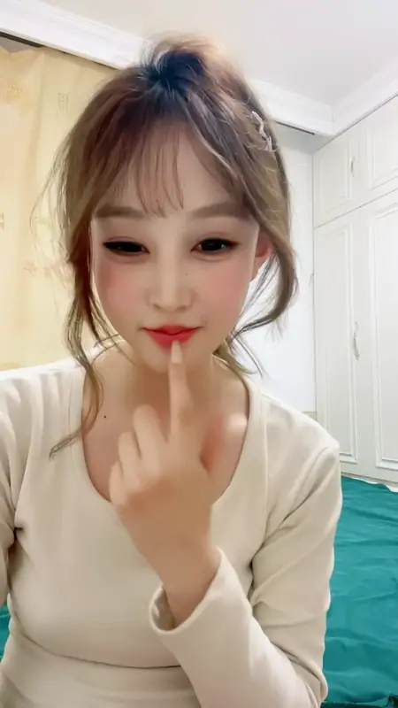 18岁女大学生小合集 [35V/2.27G]