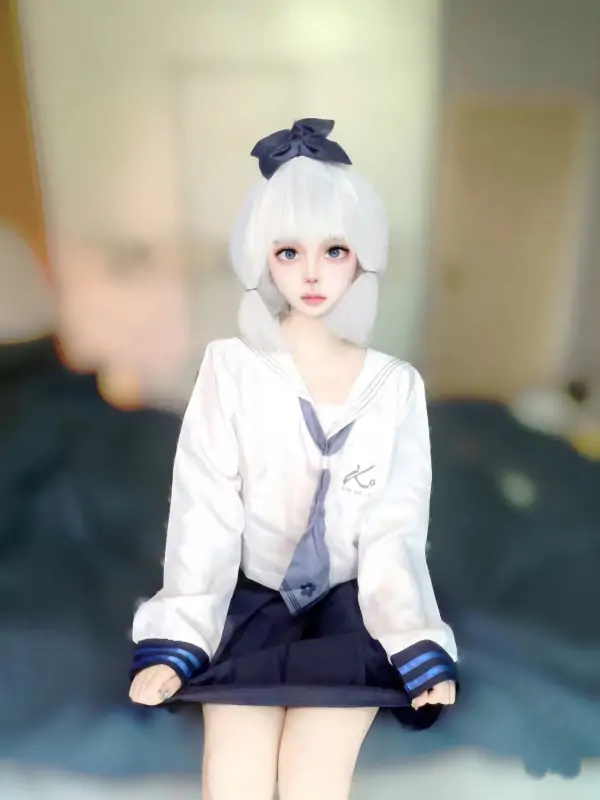 蓝媚er@lm521314 – 新作 6分钟  Cos旗袍黑丝乘骑 [50P+1V/389MB]