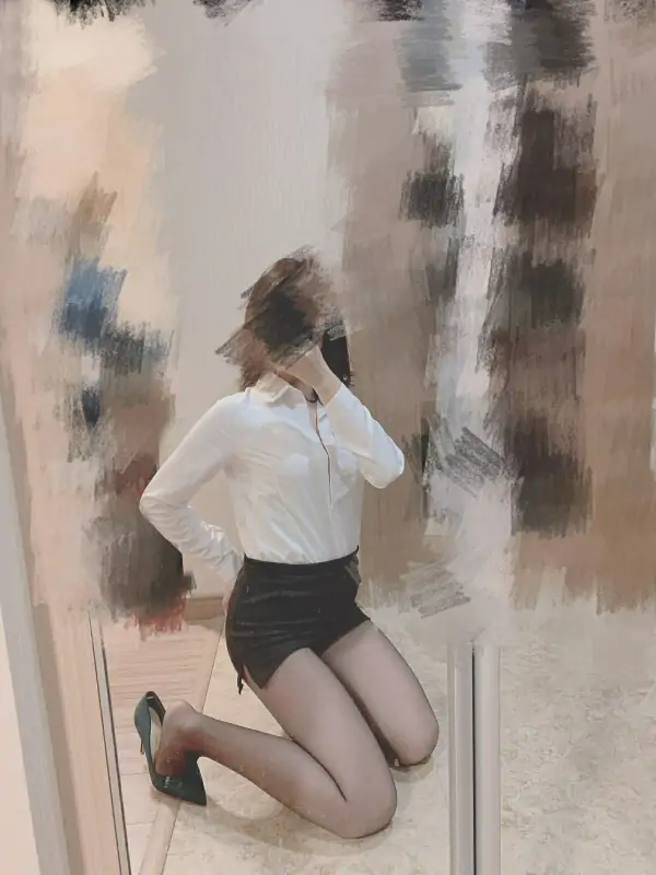 Chanel – 优雅反差性感尤物户外露出 [813MB]