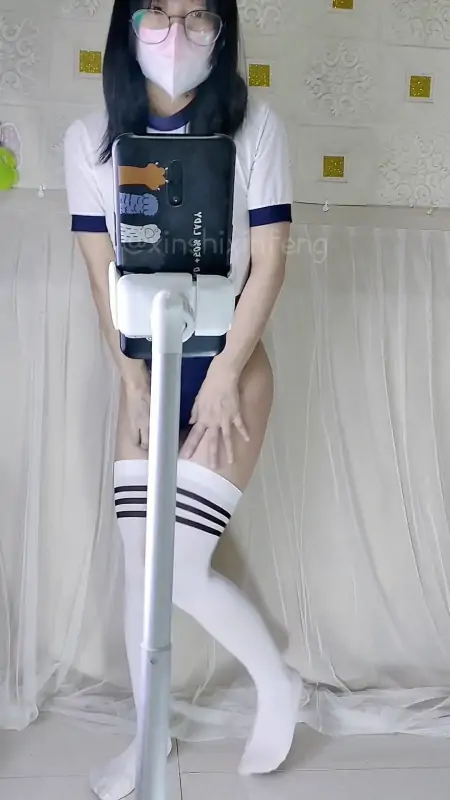 饭饭@FanFan – 新作 18分钟 订阅私拍 [4V/1.58G]