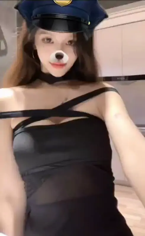 曾瑶 – 西安雁塔区 48分钟 反差女神视图流出合集 [2.25G]