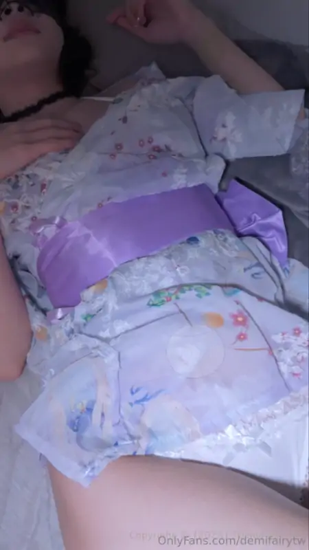 Demi爹咪 – 新作 22分钟 DTW-026不小心走进汤屋员工休息室 [1V/971MB]