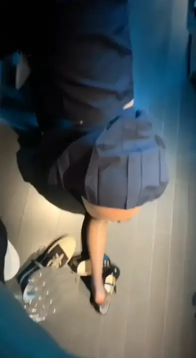 优米 – 新作 13分钟 水手服户外 [1V/136MB]