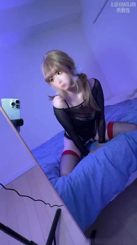 鸡教练 – 新作 21分钟 Y2K薄纱甜辣妹 红圈黑丝过膝袜 [6V/560MB]