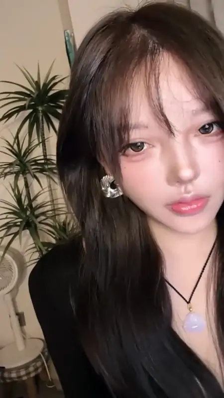 秀人翘臀美女唐泽雪近期直播视频 [5V/2.89G]