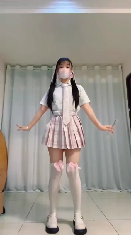 网红萌妹晴晴哒D音风舞蹈新作 [36V/521M]