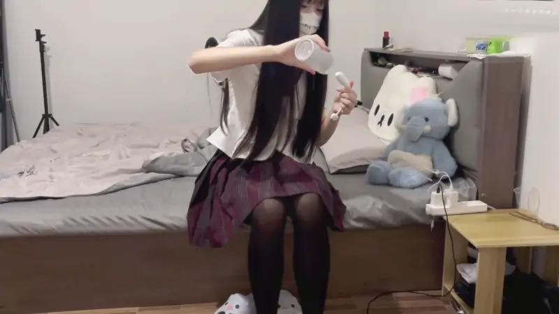 小欣奈 (小米粥) – 新作 41分钟 金主爸爸户外任务挑战 [1V/2.05G]