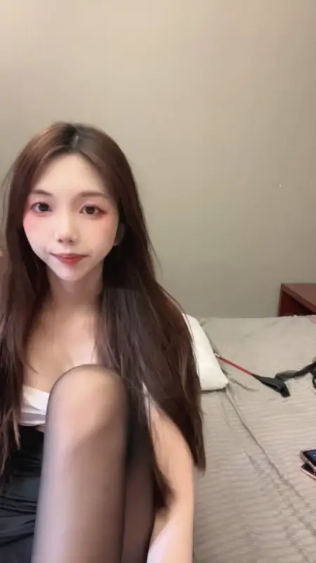 七彩主播【171模特儿微微】长腿模特美女 丝袜美腿付费房第一弹 [10V/10.2G]