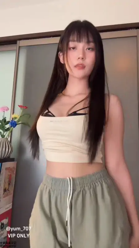 高颜值反差网红玉米yum_707舞蹈新作