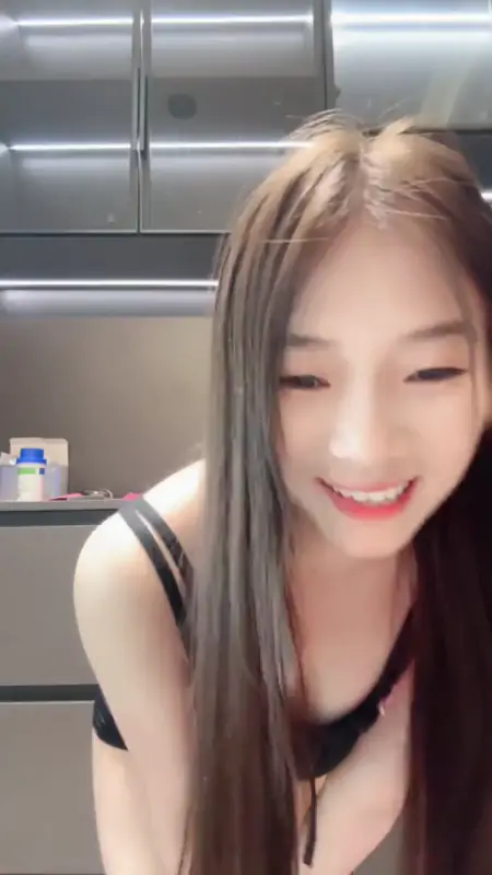 甜美校花【吧啦】收费大秀 看了一晚上睡不着 [6V/2.37G]