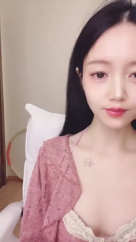 心心念念的女神终于大秀了！【淼淼】收费房 [3V/6.05G]